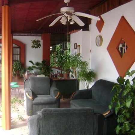 Hotel Jackie'S House ปุนตาเรนาส ภายนอก รูปภาพ