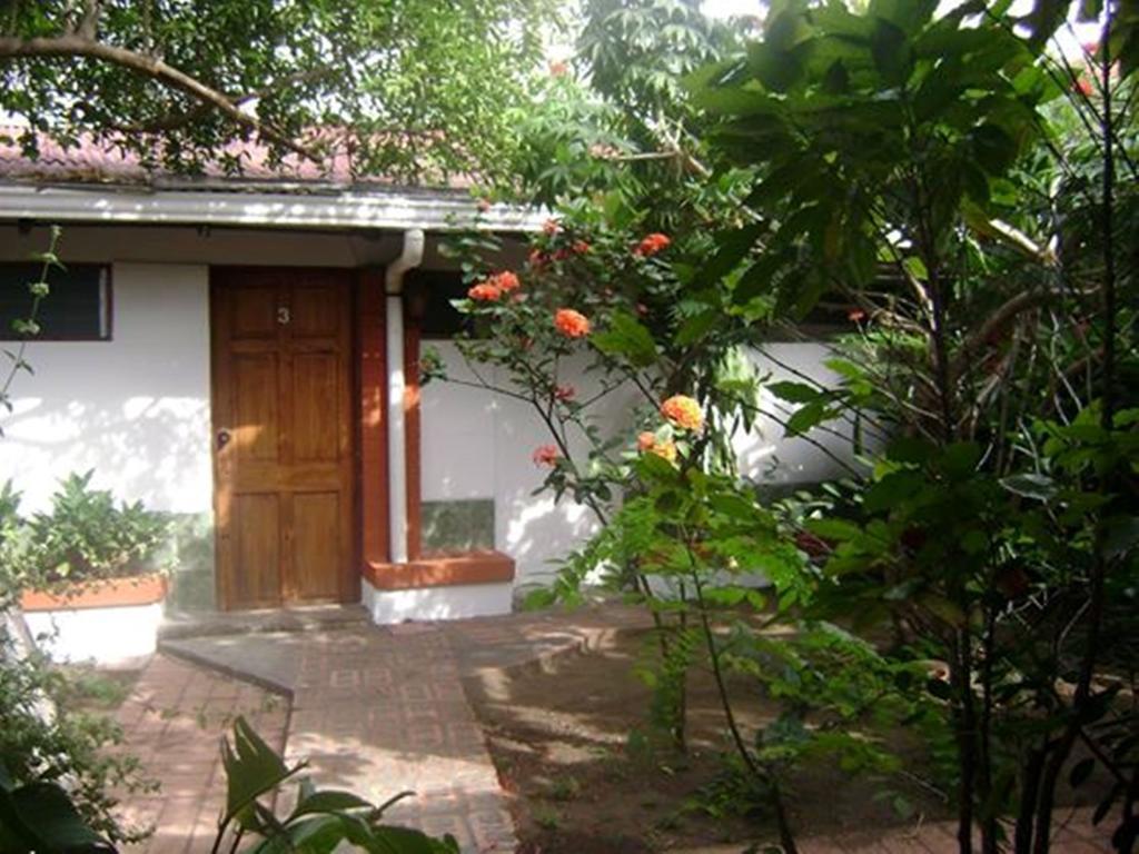 Hotel Jackie'S House ปุนตาเรนาส ภายนอก รูปภาพ