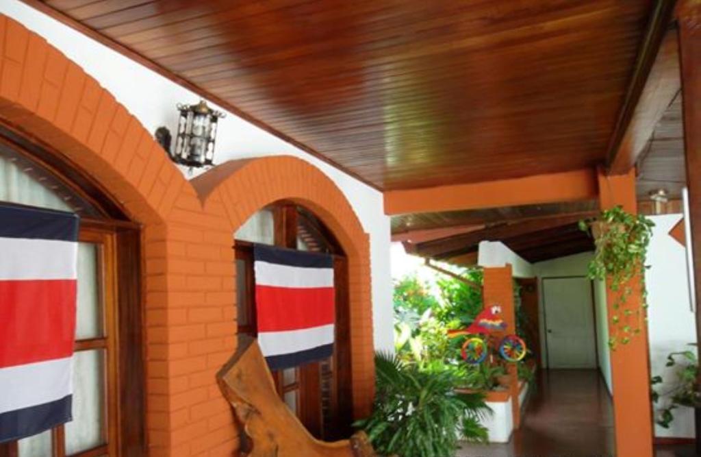 Hotel Jackie'S House ปุนตาเรนาส ภายนอก รูปภาพ